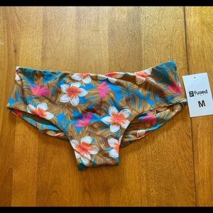 Fused  Hawaii Kona bottoms Sz M